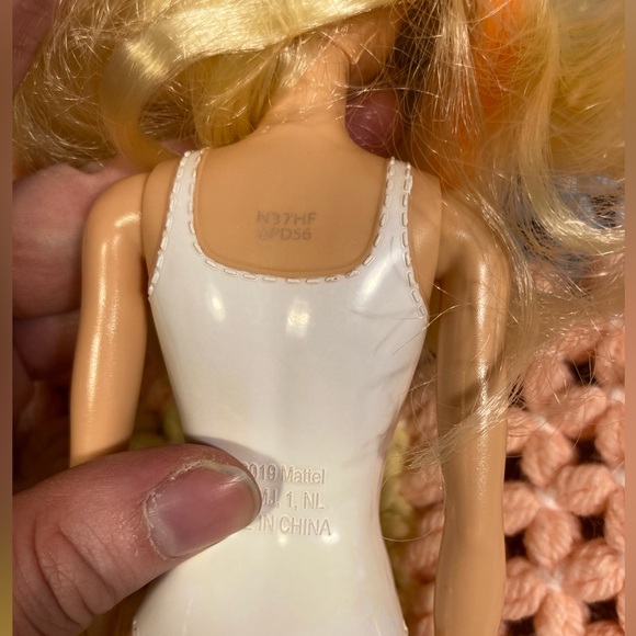 B1G2 - Fashion Doll Barbie Color Reveal Swim Wig - Buy 1, Get 2 FREE - Picture 9 of 9